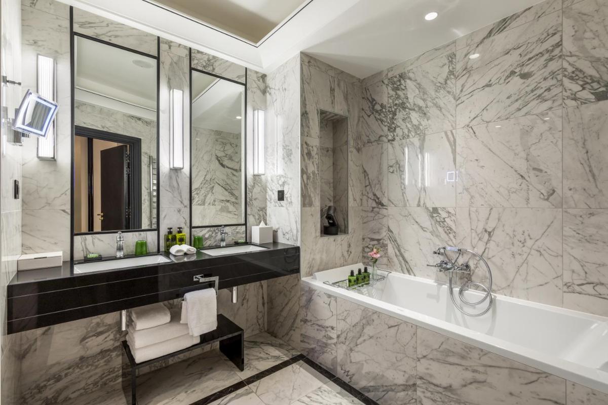 Salle de bains dans l'établissement Maison Albar - Le Victoria