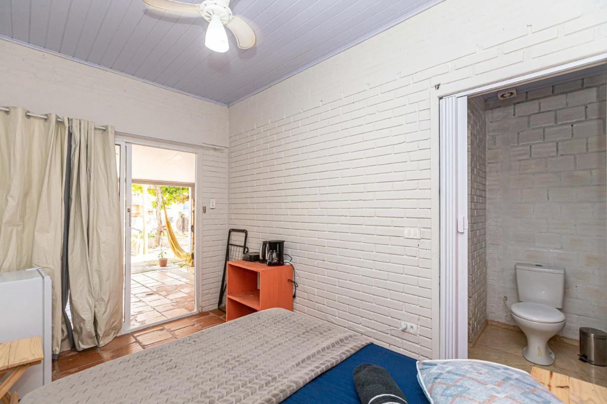 Suíte a duas quadras da Praia e perto da Ilha do Mel - Housity