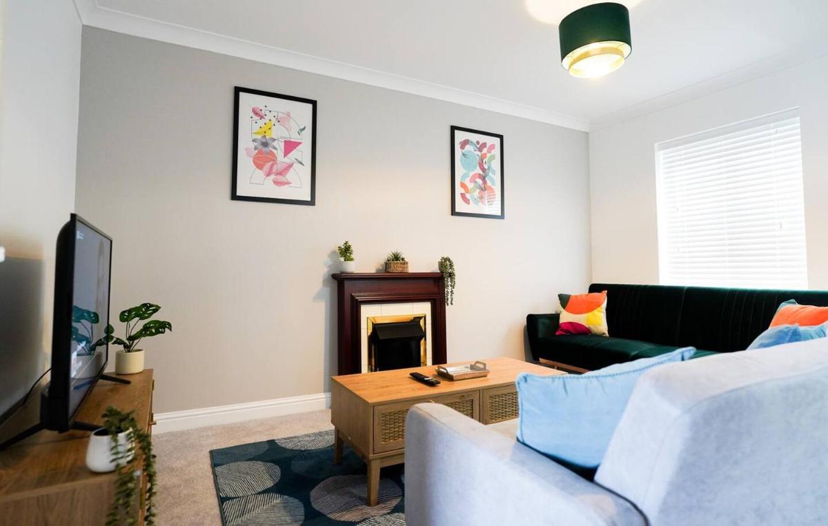 Harvest Way House Shortlets - Housity