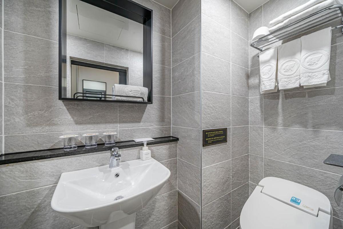 Griffinbay Hotel - Housity