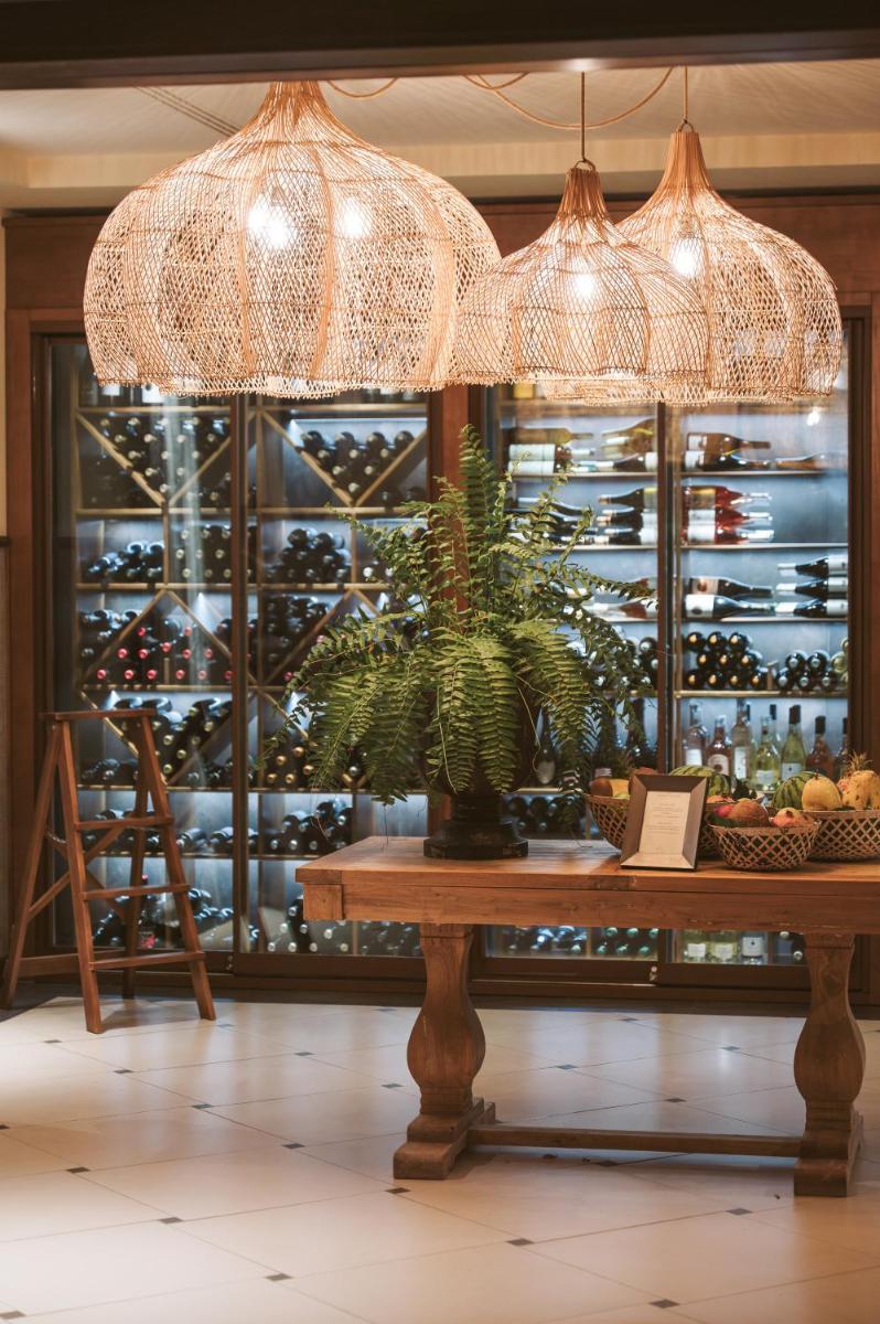 Comida en o cerca de este hotel