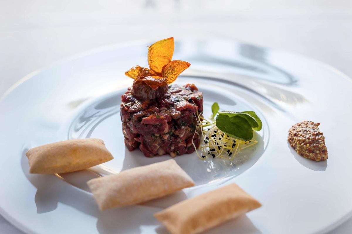Comida en o cerca de este hotel