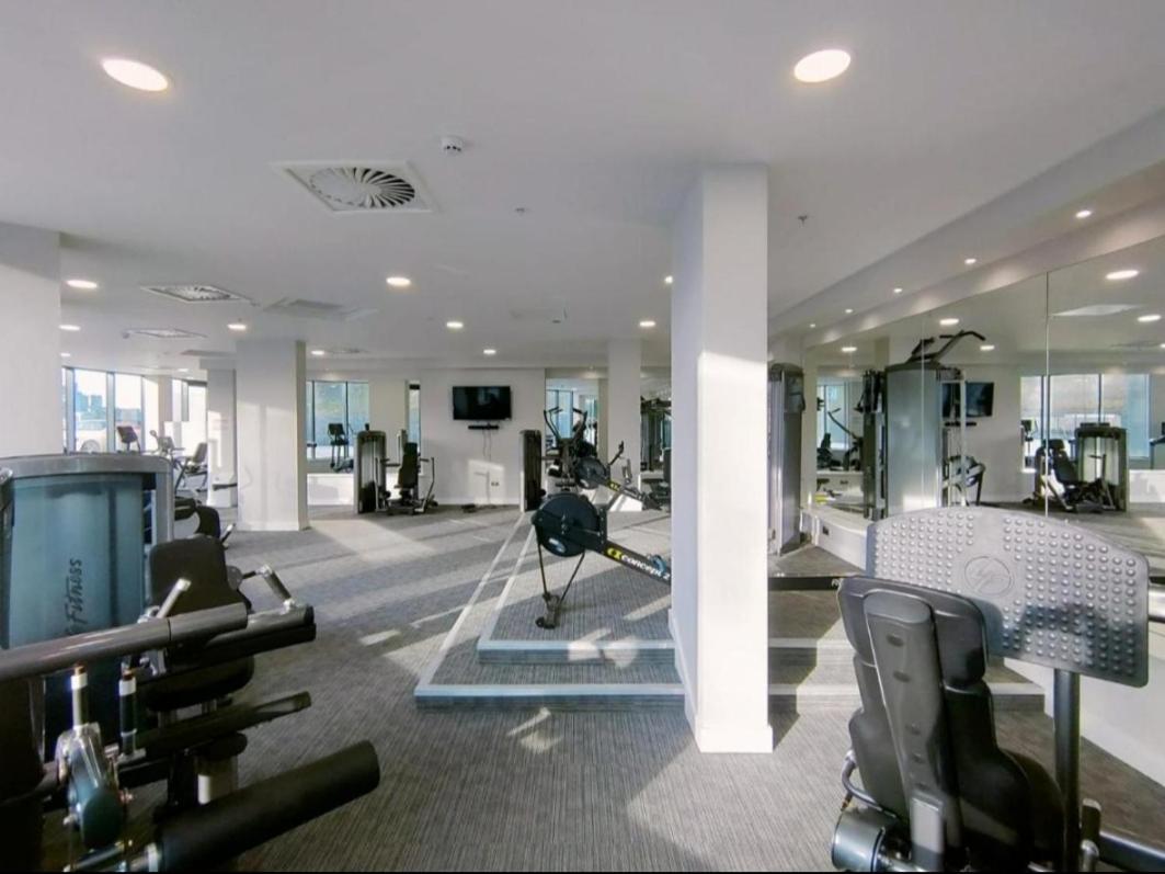Snuggle Inn Serviced Apartments, Great choice for large groups, Contractors, Business Executives and Family Vacations in the stunning valley of Surrey Hills, secure Private Parking, Offering Easy Train Access to London, Gatwick airport, M25 - Housity