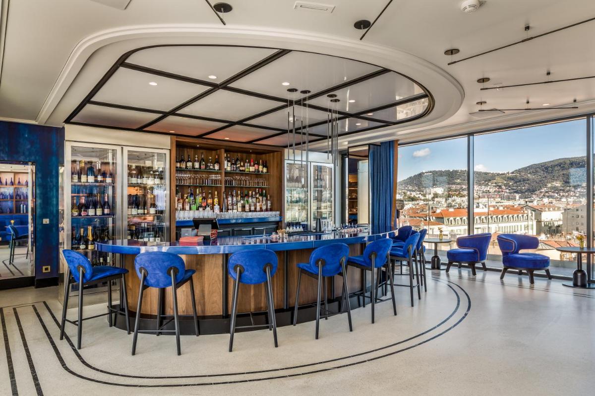 Vue générale sur la montagne ou vue sur la montagne depuis l'hôtel