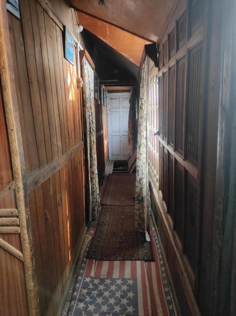Happy day house boat - Housity
