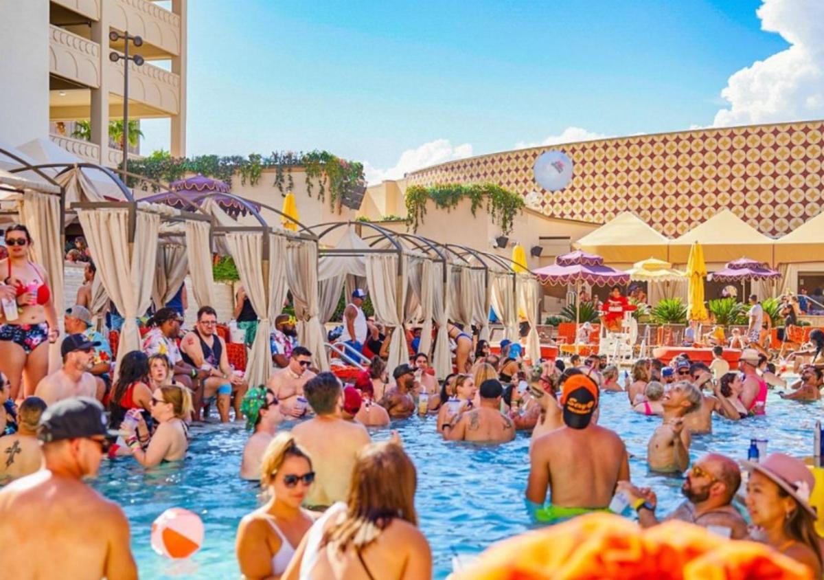 SAHARA Las Vegas - Housity