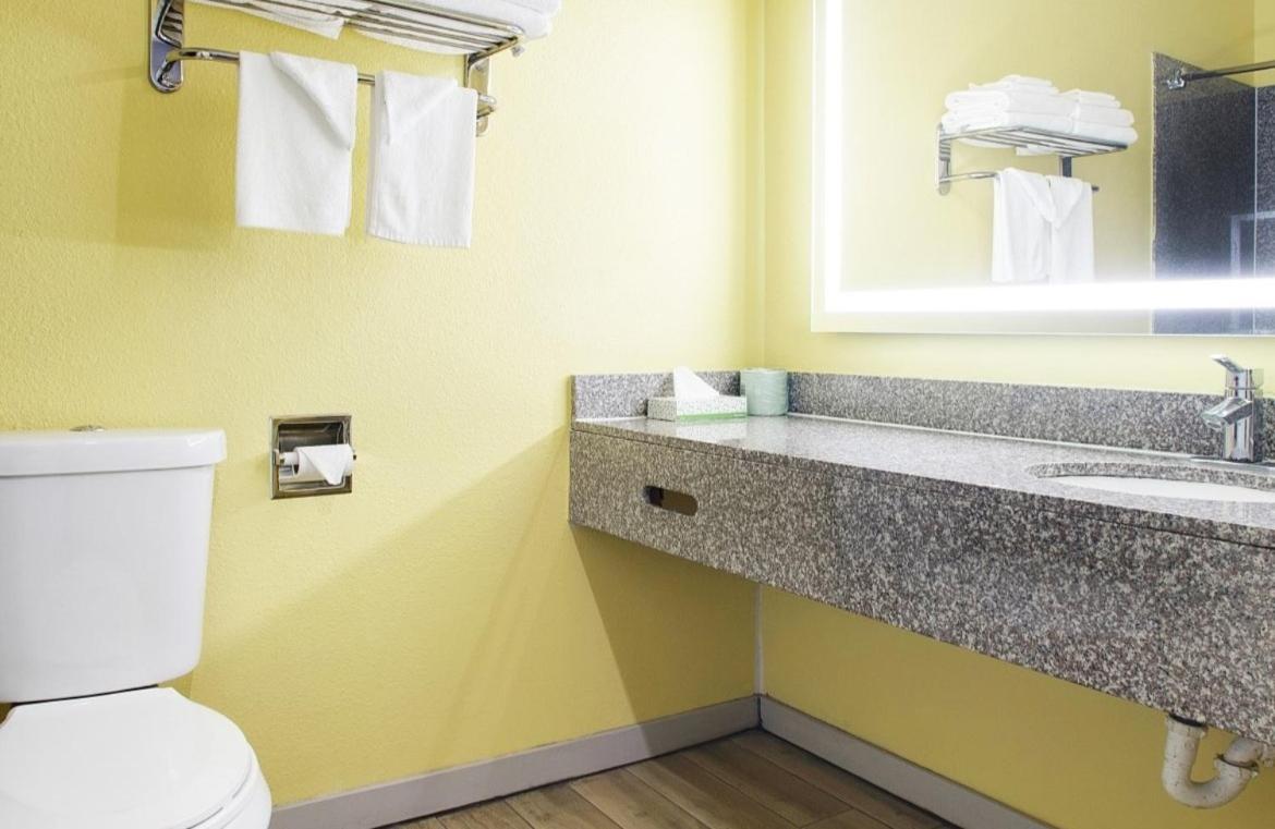 Plantation Suites and Conference Center - Housity
