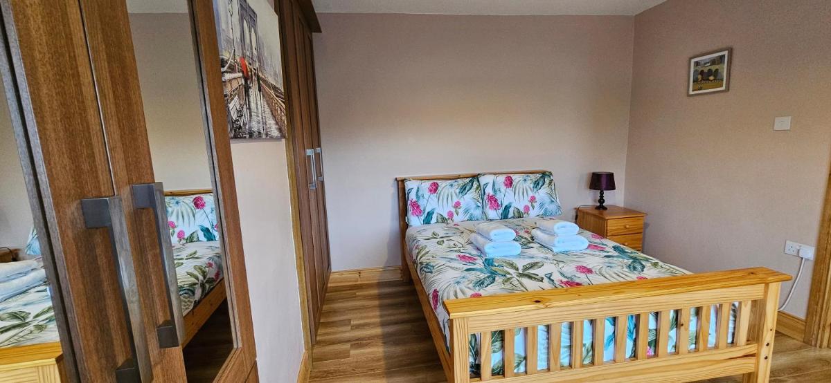Reed Warbler Cottage - Housity