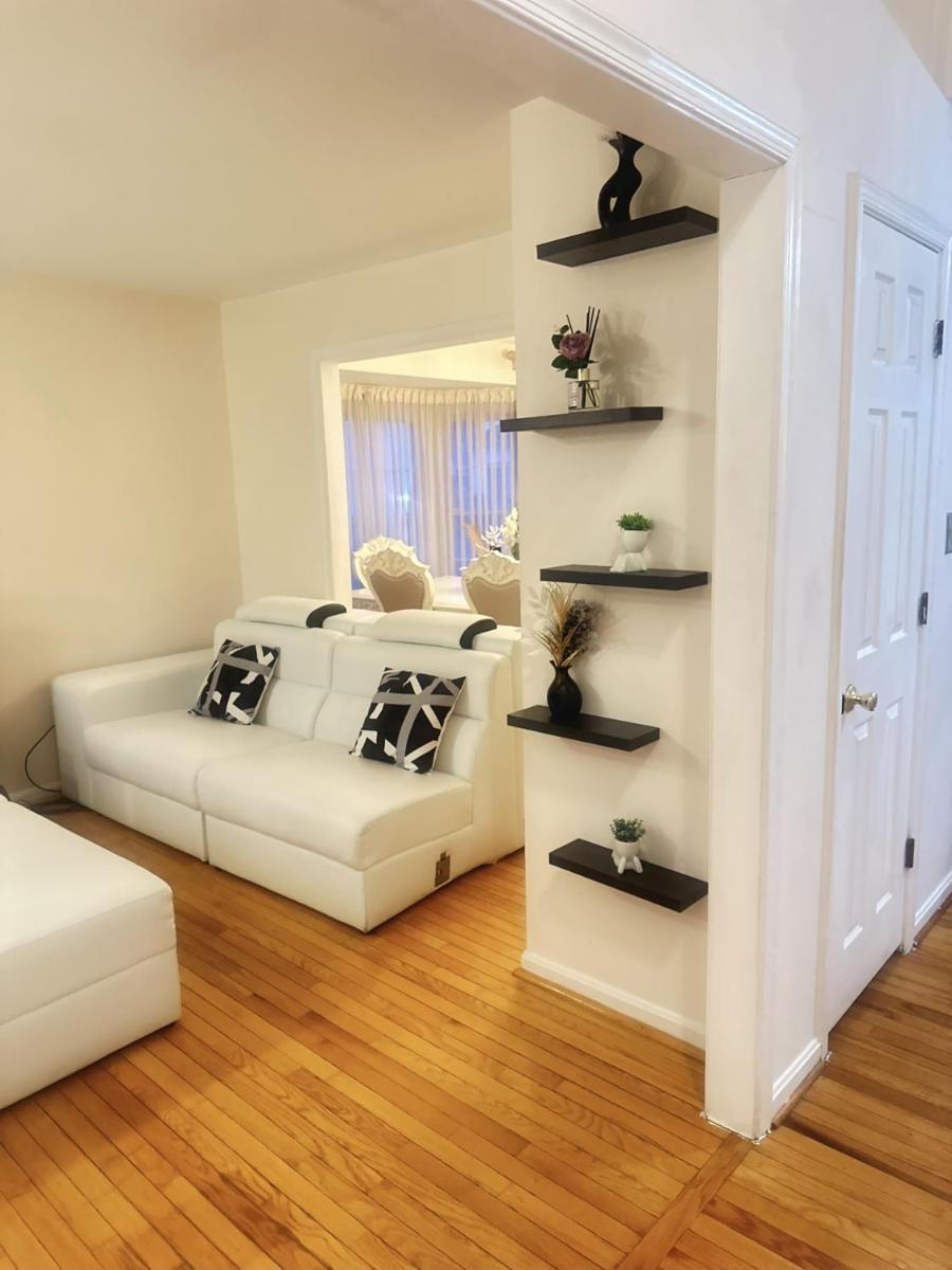SPECIAL RATE WORTHY POSH AND MAGNIFICENT 4 BEDROOMS AND TWO & HALF BATH - Housity