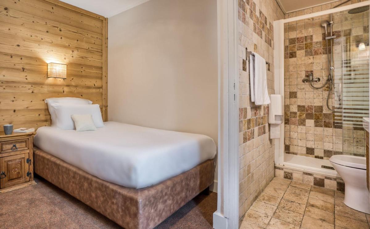 Salle de bains dans l'établissement Hôtel Lyret