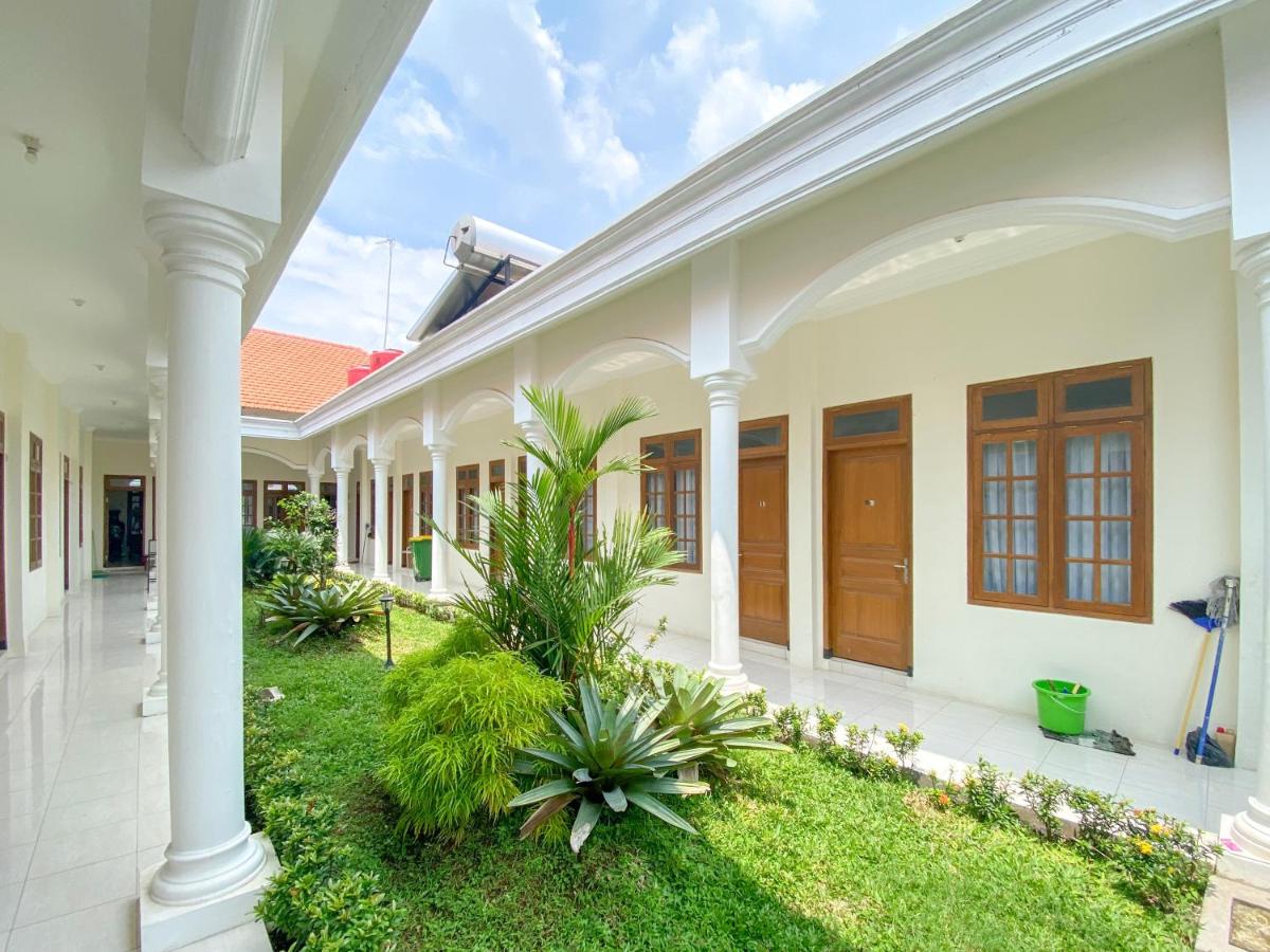 Urbanview Raden Mansion Jember - Housity