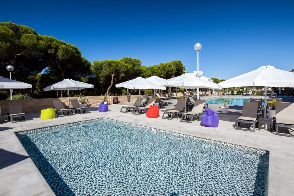 Piscina en o cerca de Barceló Punta Umbría Beach Resort
