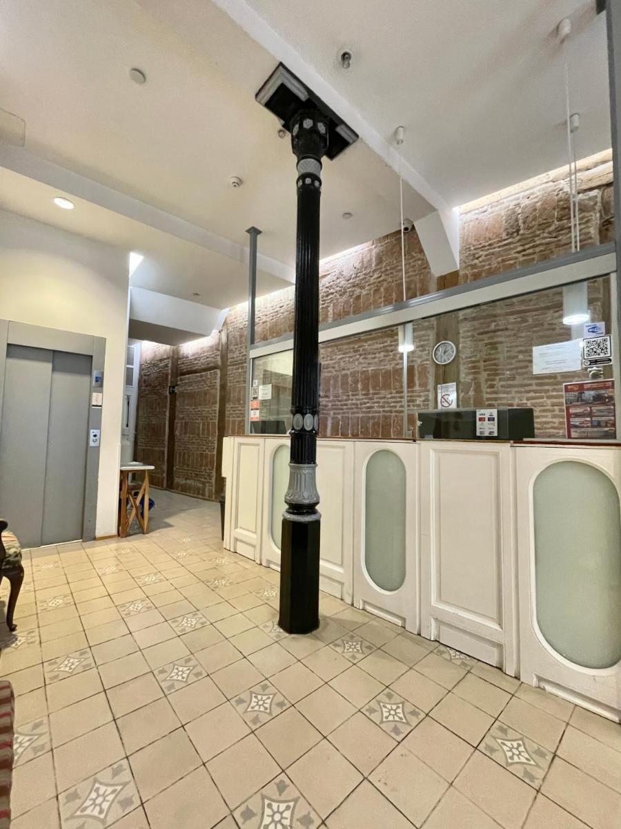 Hostal Madrid - Housity