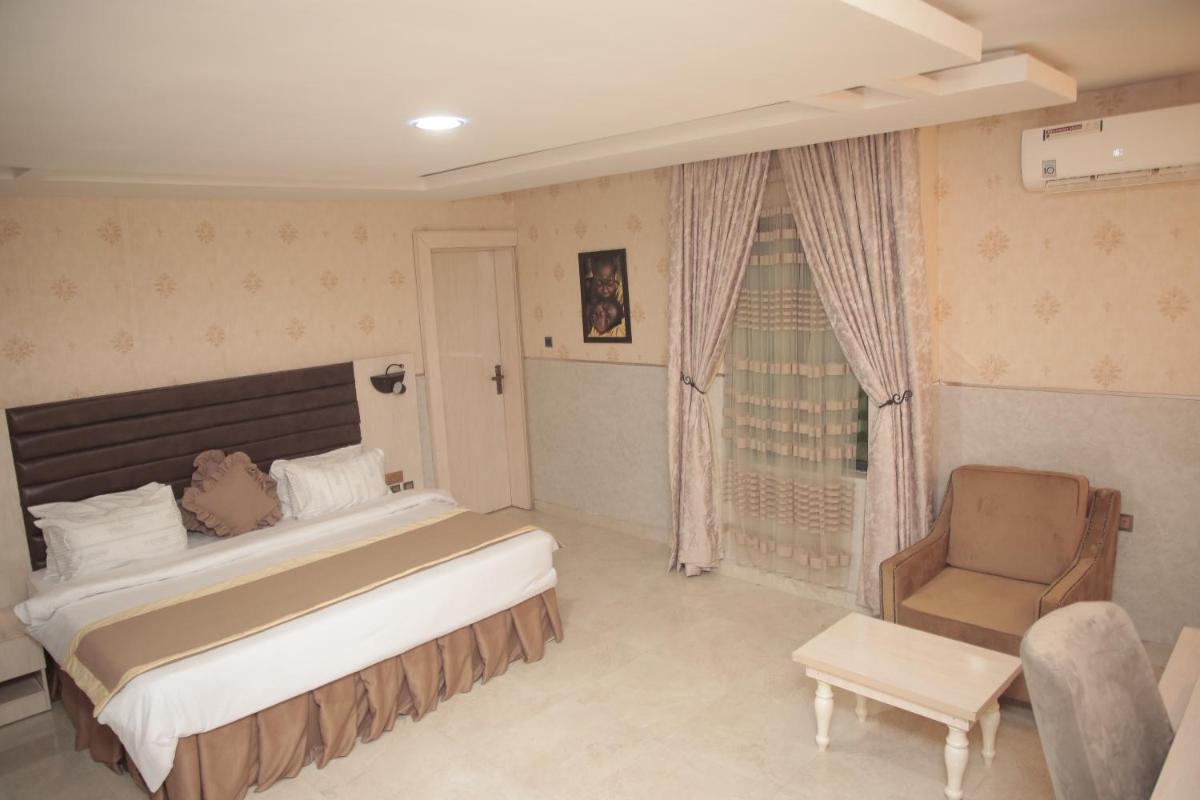 Candellux Imperial Hotel and Suites - Housity