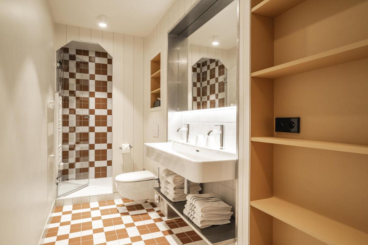 Salle de bains dans l'établissement Appartements de l'Héliopic