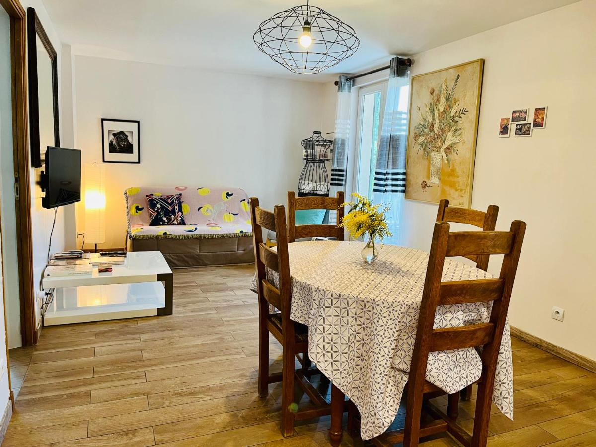 House with nice garden, downtown by walk - Housity