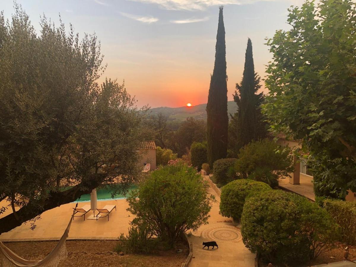 Propriété : 300 M² + (25 M² d'annexe / Pool House) sur 5 ha boisé à 10' d'Aix en Provence - Housity