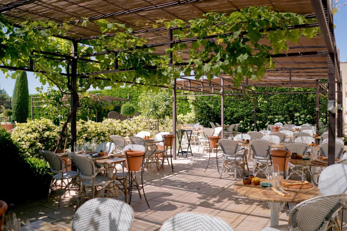 Restaurant ou autre lieu de restauration dans l'établissement Coquillade Provence - Relais & Châteaux