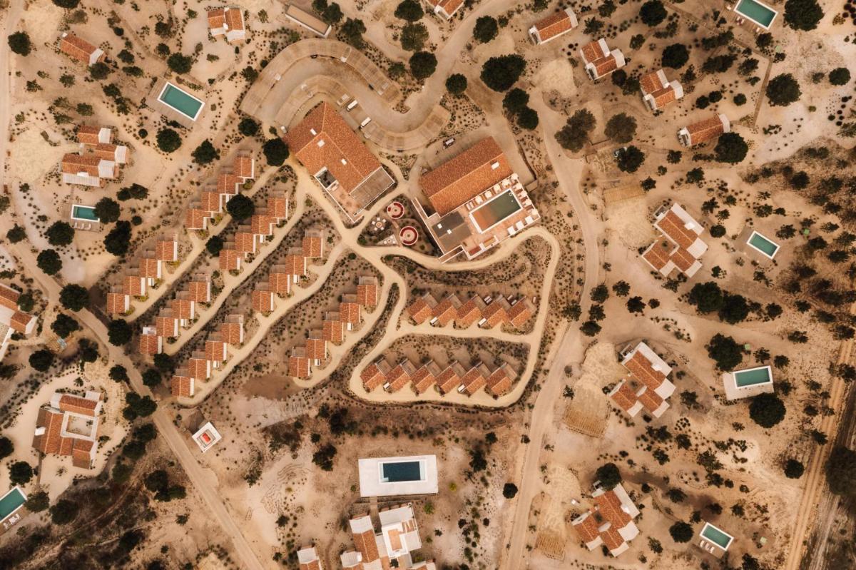 Uma vista aérea de Independente Comporta