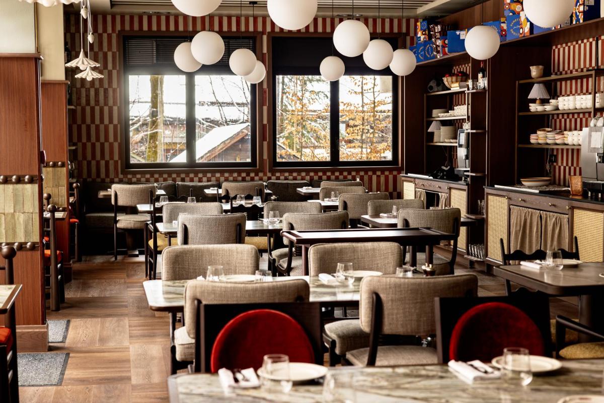Coin salon dans l'établissement Hôtel Les Aiglons Chamonix