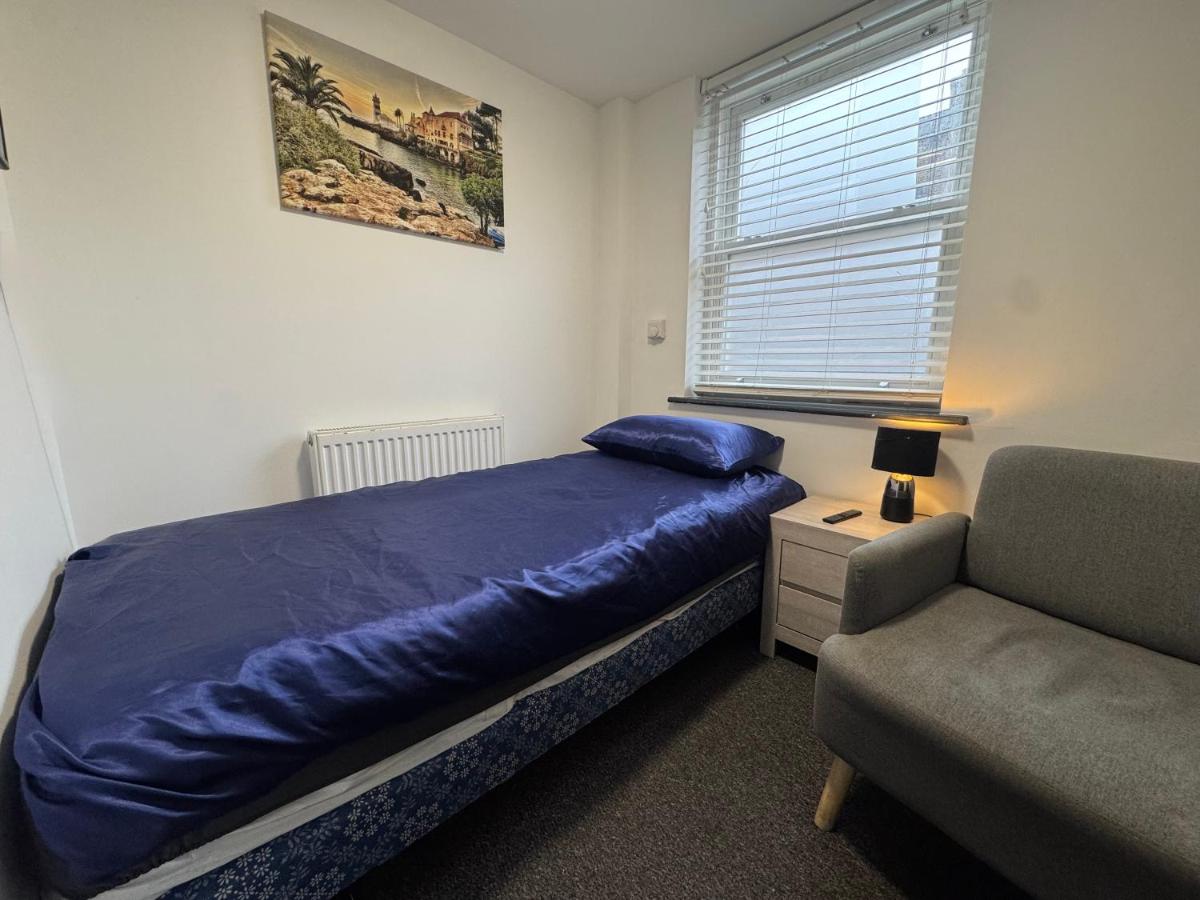 Gate Lodge - Private En-suite rooms, Kings Lynn, central location - Housity