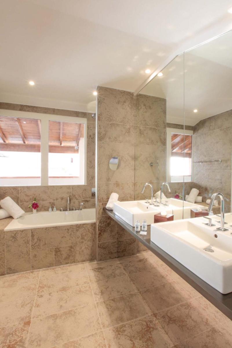Salle de bains dans l'établissement La Cour des Consuls Hotel & Spa Toulouse - MGallery Collection