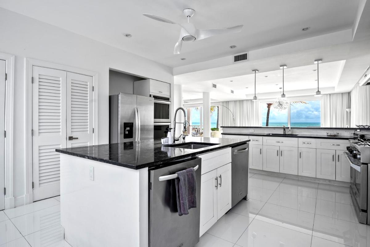 White House - Exclusive Luxury Beachfront Villa - Private White Sand Beach - Housity