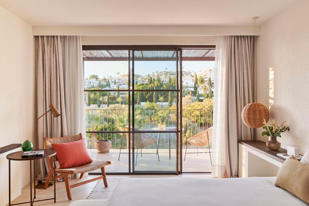 Cama o camas de una habitación en La Zambra Resort Mijas - Marbella - The Unbound Collection by Hyatt