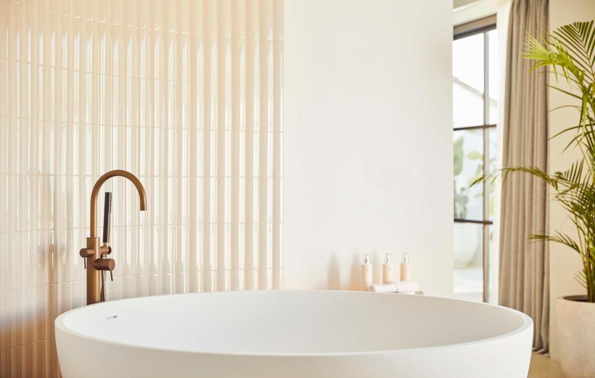 Un baño de La Zambra Resort Mijas - Marbella - The Unbound Collection by Hyatt