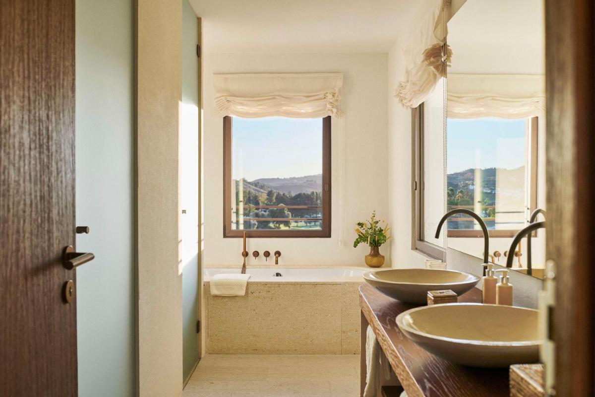 Un baño de La Zambra Resort Mijas - Marbella - The Unbound Collection by Hyatt