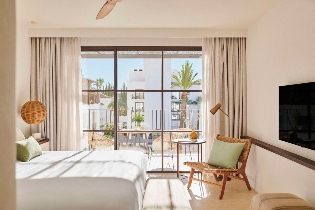 Cama o camas de una habitación en La Zambra Resort Mijas - Marbella - The Unbound Collection by Hyatt