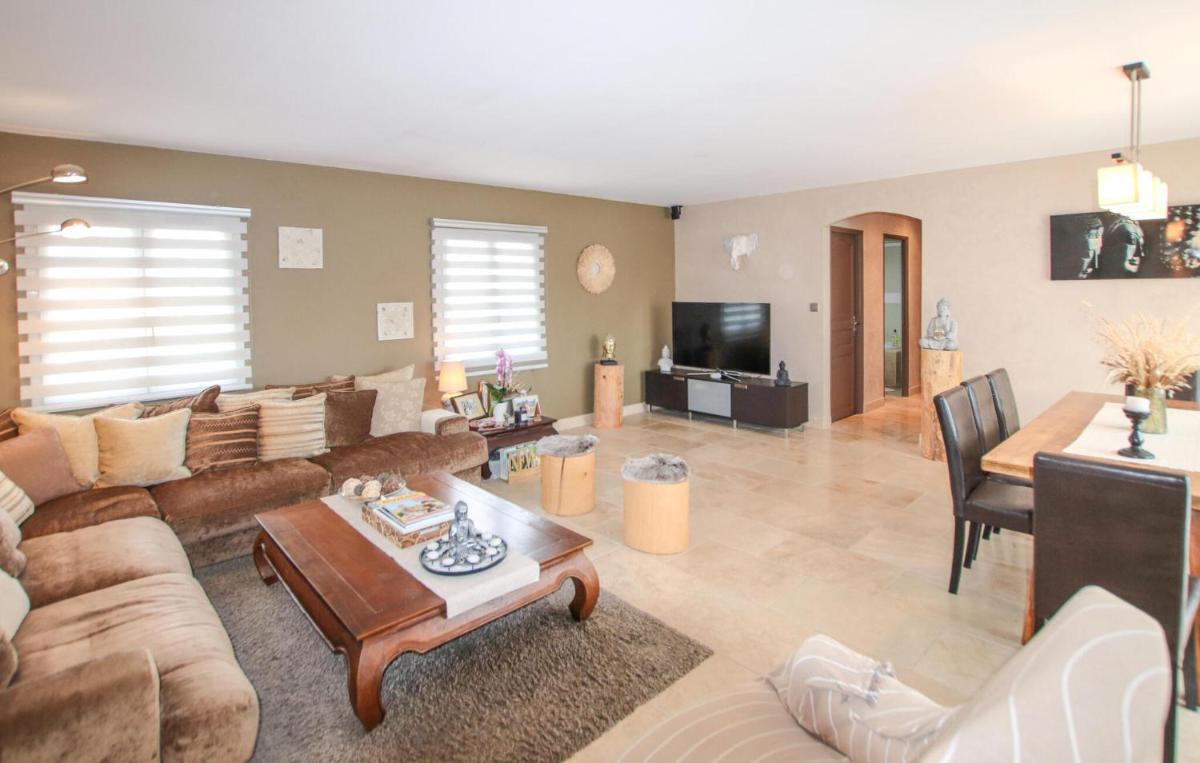 Luxurious Home In Sarrians - Housity