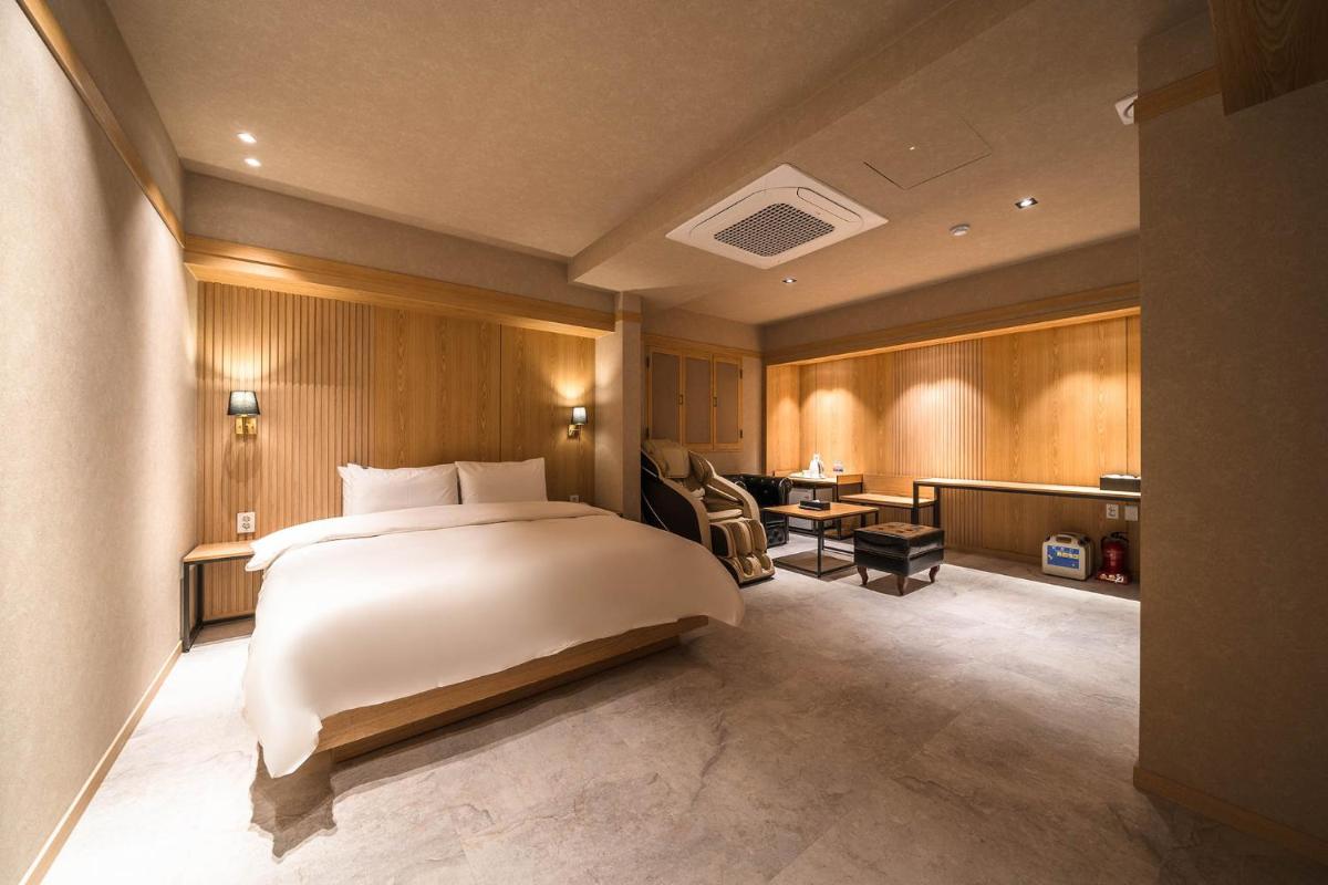 Hotel New Castle Bupyeong - Housity