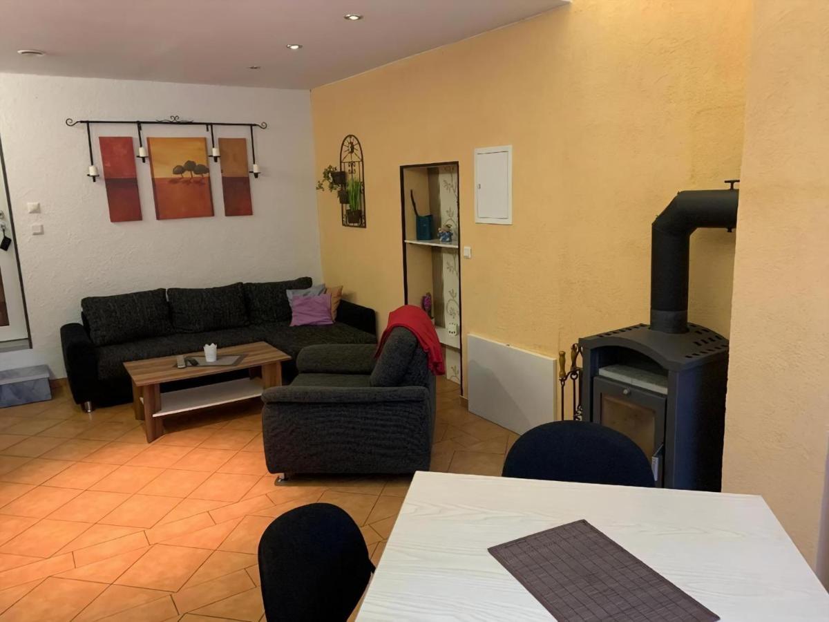 Wohnung In Mihla Mit Terrasse Und Garten - Housity