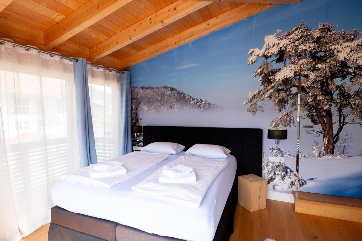 Ein Bett oder Betten in einem Zimmer der Unterkunft Design Hotel ALPENLIEBE - - - - Boutique-Flair - - - -