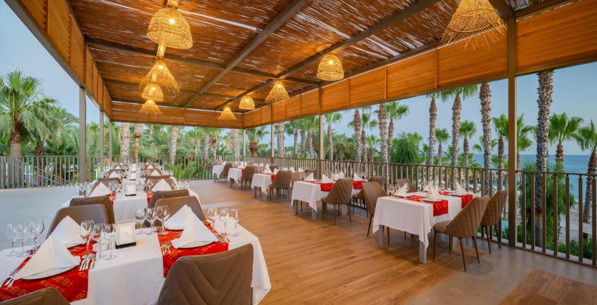 Delphin Deluxe Resort - Housity