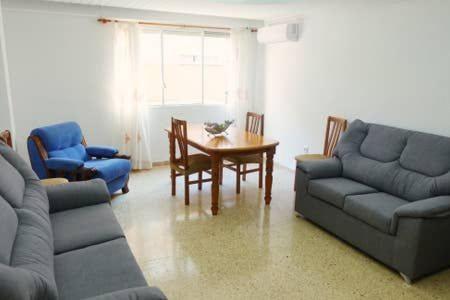 Geräumige Und Helle Wohnung - Housity