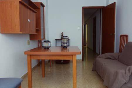 Geräumige Und Helle Wohnung - Housity