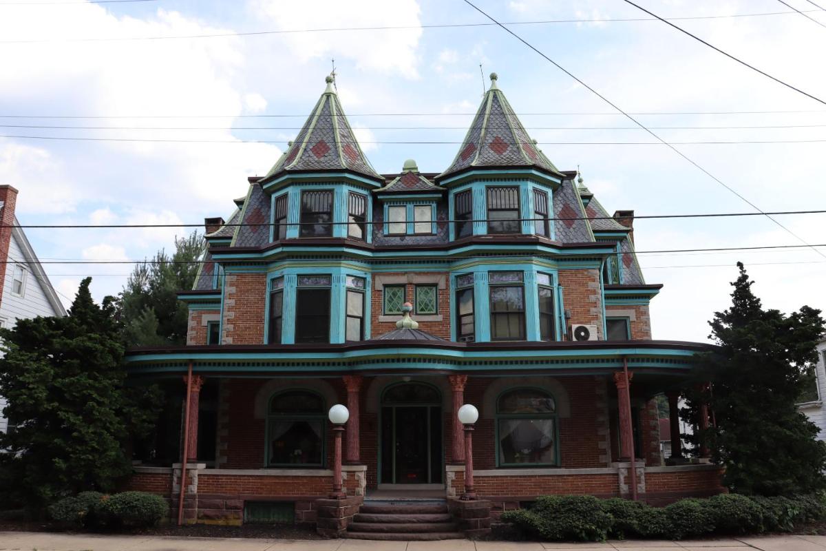 VAAST Bed & Breakfast - Housity