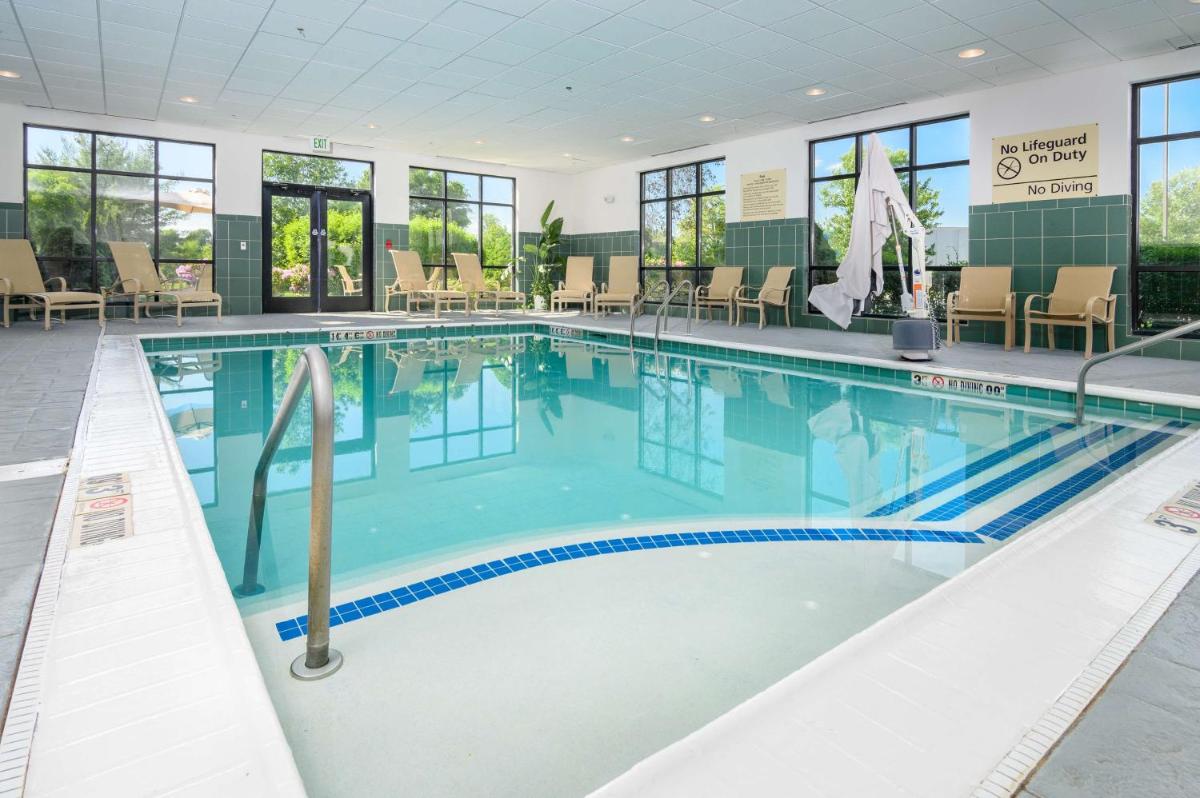 Hampton Inn & Suites Hartford-Manchester - Housity