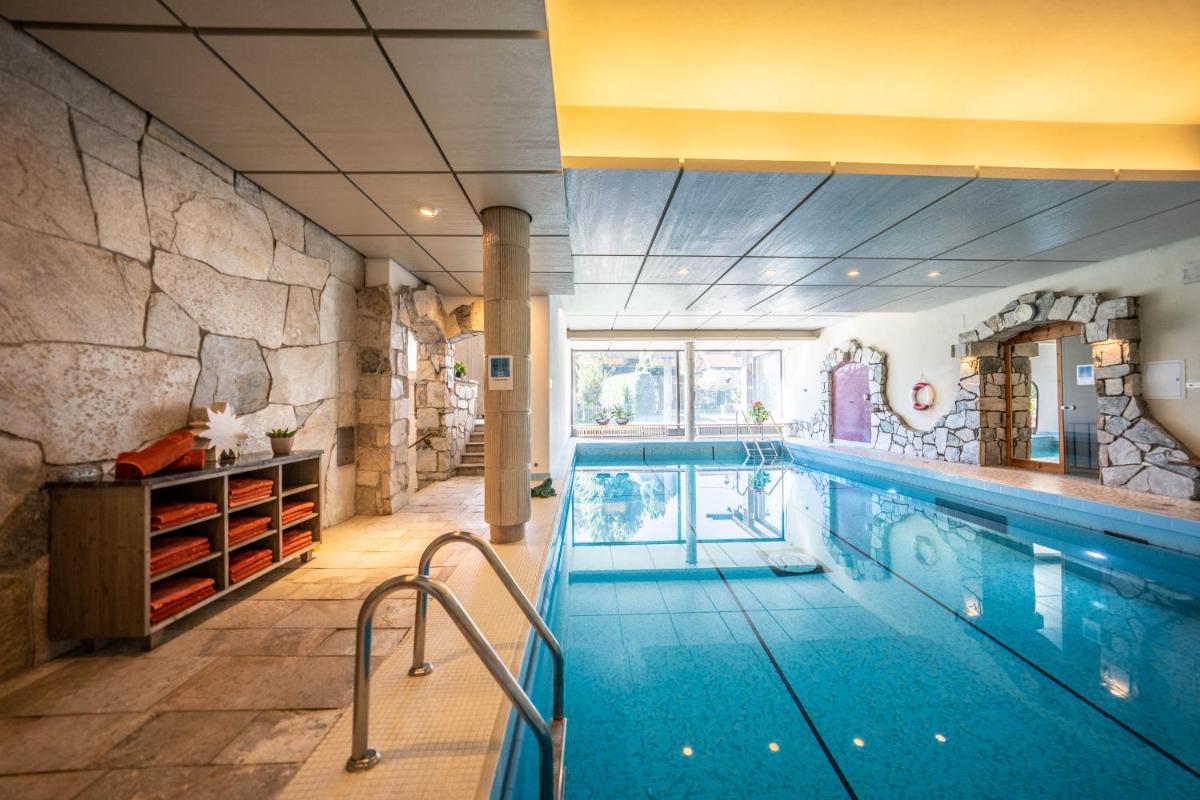 Alpenjuwel Parkhotel Wallgau 4 Sterne Superior Genusshotel mit Spa feinster Kulinarik & Golf Ihr Rückzugsort inmitten der Alpen mit Tradition und Eleganz - Housity