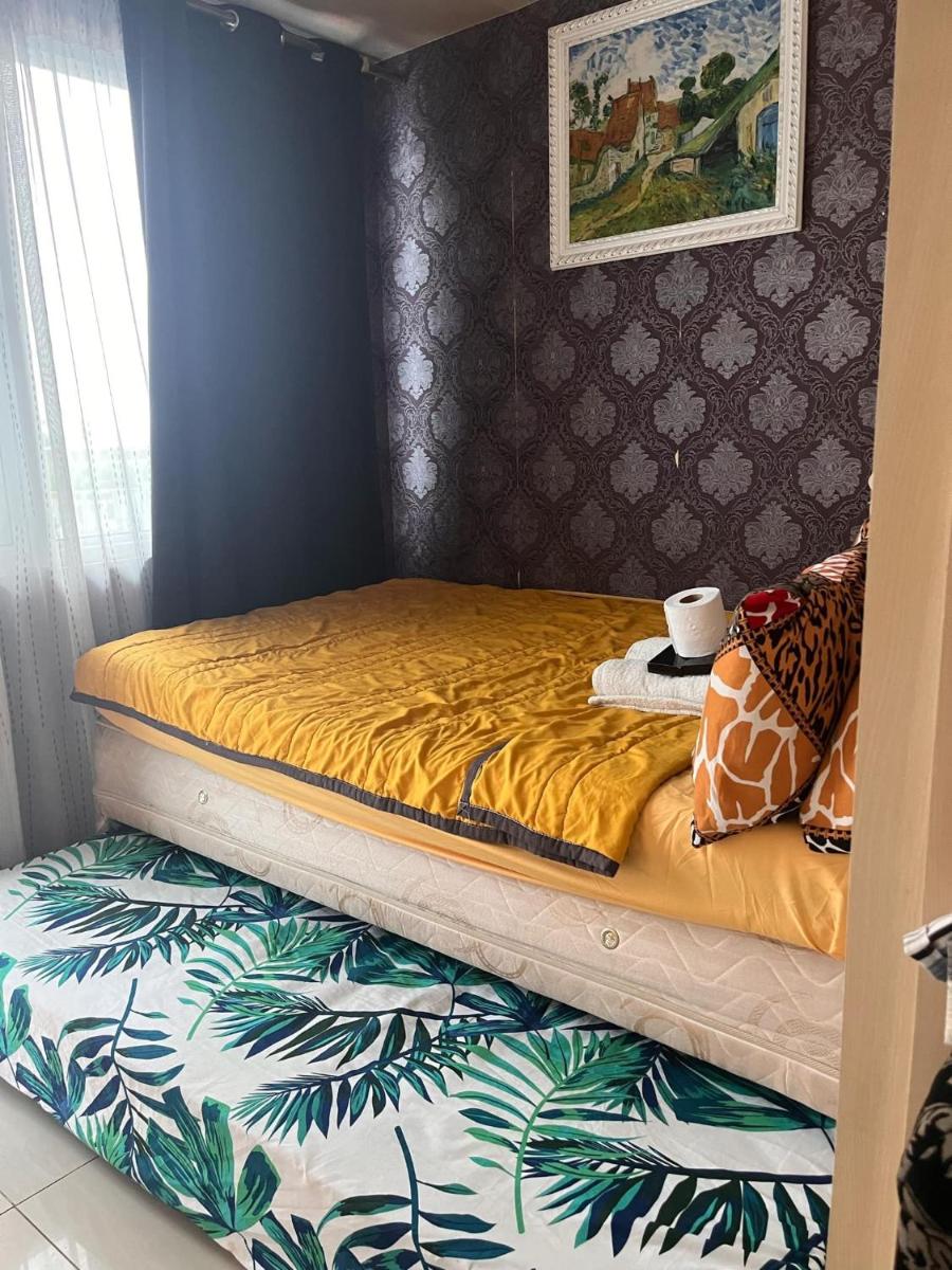 Ronnzel staycation in Jazz Residence Makati - Housity