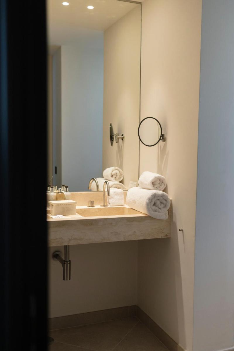 Un baño de Hotel Boutique Sidonia