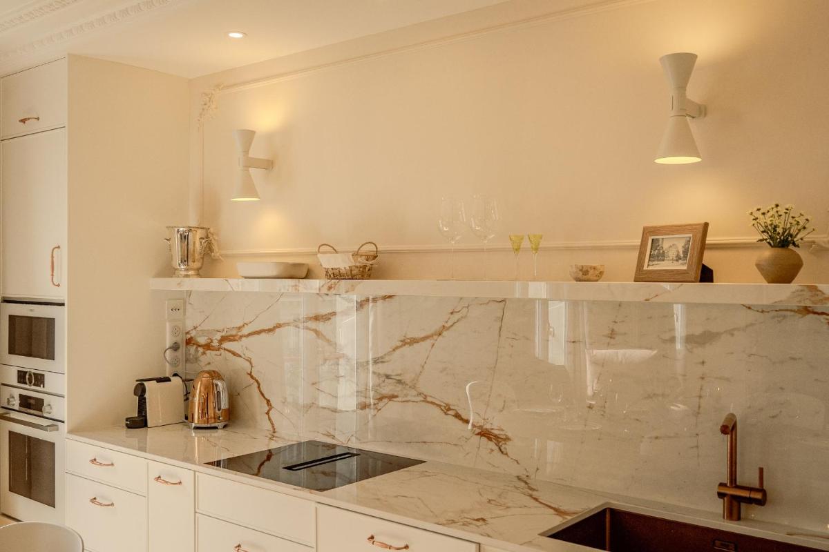 Apartment with Eiffel Tower view - Housity