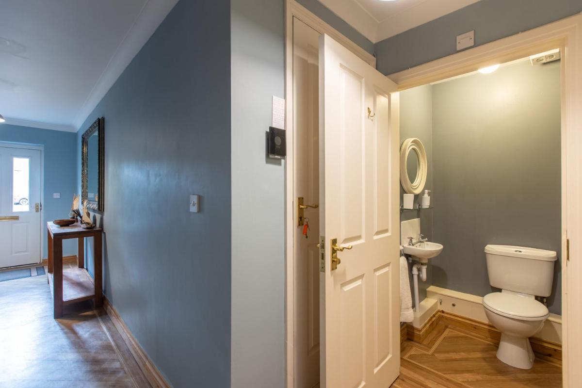 Demeter House - Housity