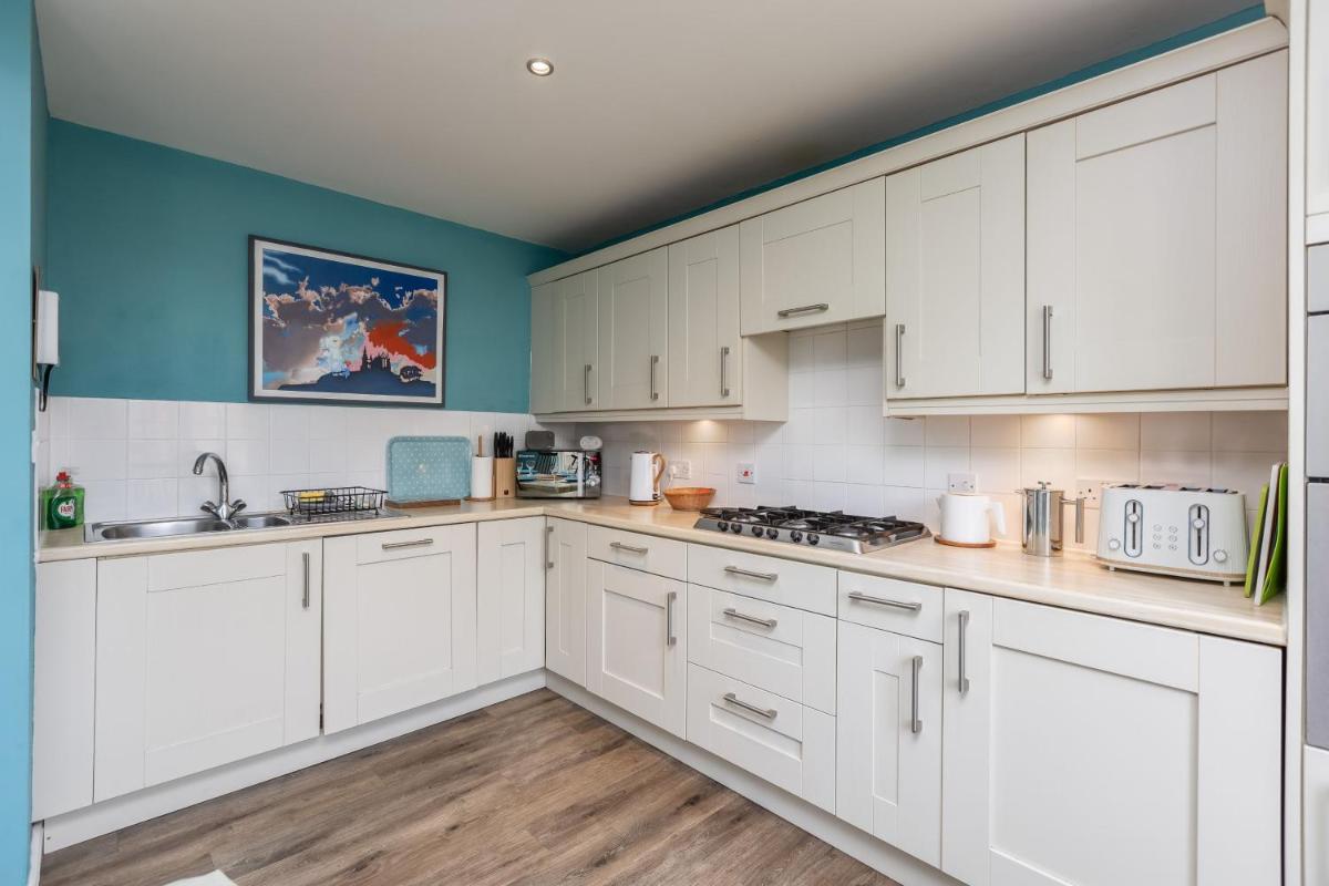 Demeter House - Housity