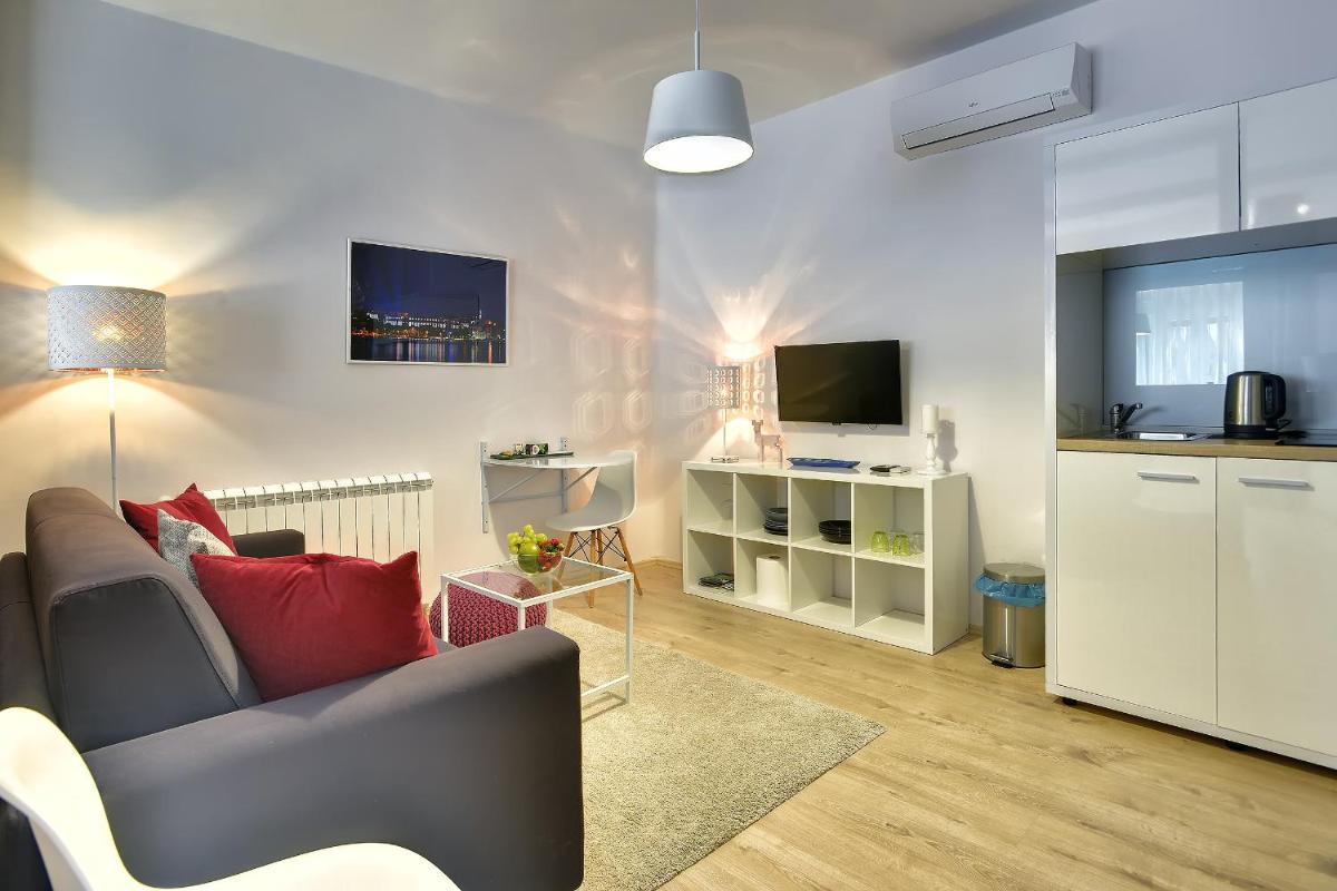 D&A Center Apartments with FREE Parking - Housity