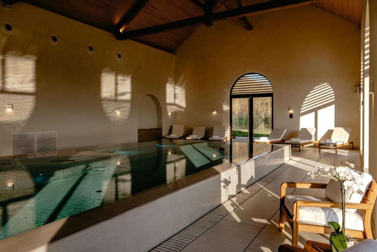 Piscine de l'établissement Domaine Du Roncemay - Hôtel, Restaurants, Spa & Golf ou située à proximité