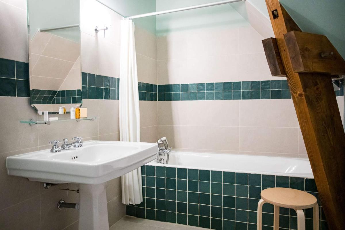 Salle de bains dans l'établissement Domaine Du Roncemay - Hôtel, Restaurants, Spa & Golf