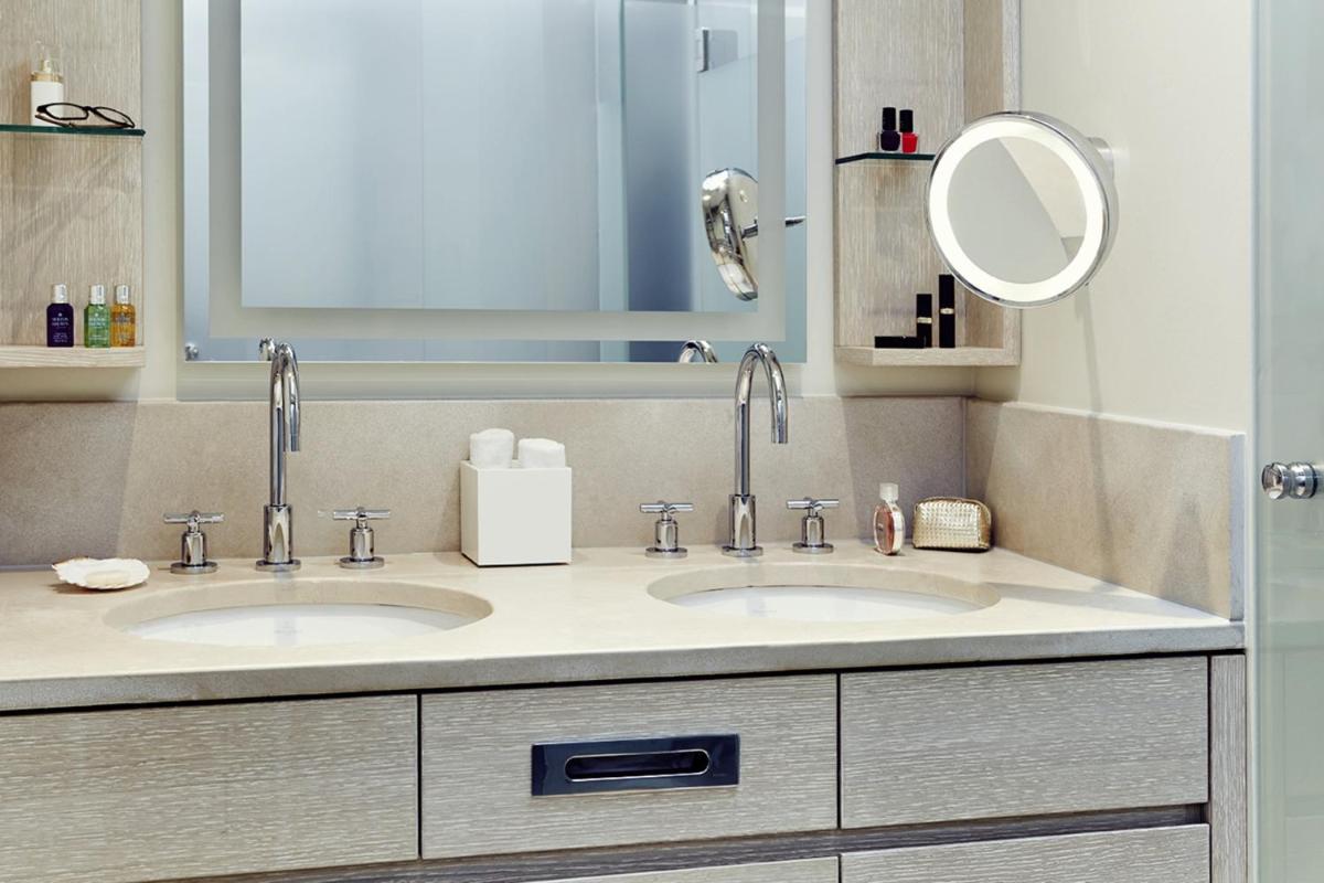 Ein Badezimmer in der Unterkunft Hotel Fährhaus